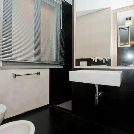 Fiumelatte Sleeps 10 Air Con Varenna