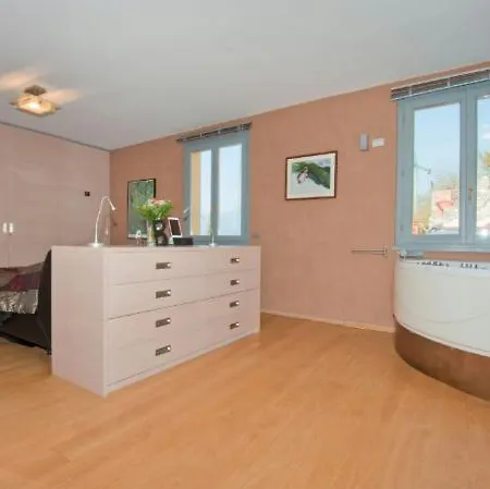 Daire Fiumelatte Sleeps 10 Air Con Varenna